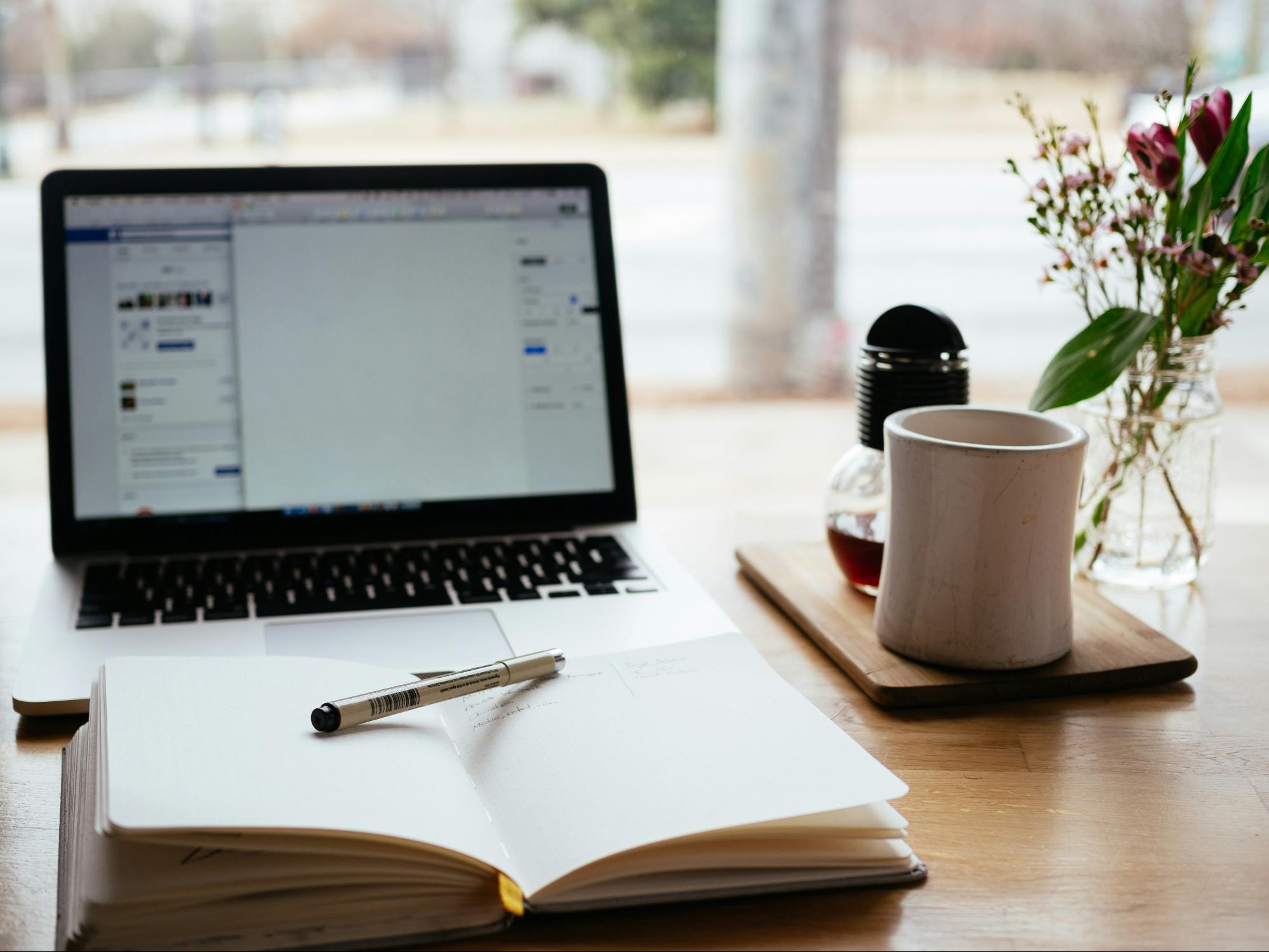 A potential customer looks at the website of a company with quality link building services